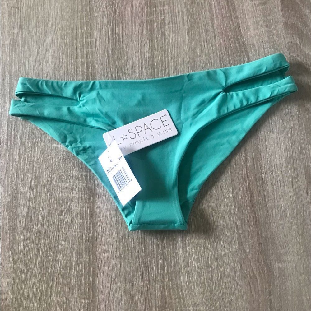 NWT … L*SPACE “Size: M” ESTELLA Bikini Bottoms